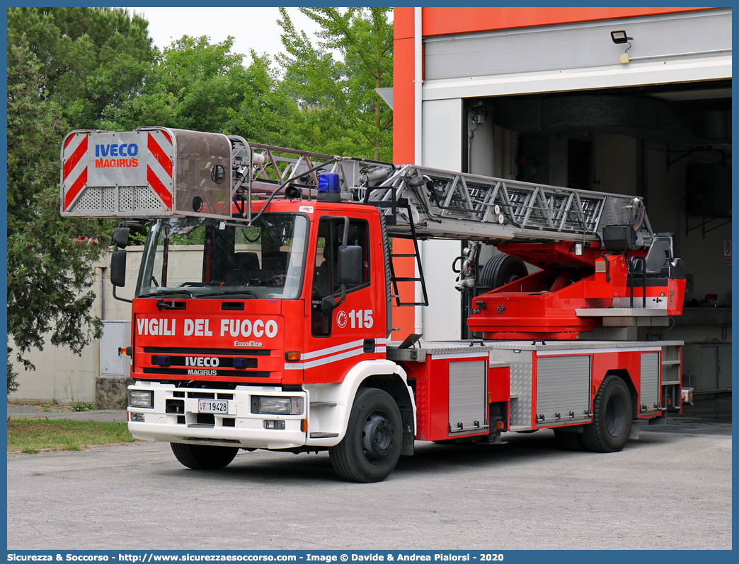 VF 19428
Corpo Nazionale Vigili del Fuoco
Iveco 150E27 EuroFire I serie
Allestitore Magirus
Ricondizionata Fortini S.r.l.
Parole chiave: VVF;V.V.F.;Corpo;Nazionale;Vigili;del;Fuoco;AutoScala;AS;Iveco;150E27;EuroFire;Magirus;Fortini