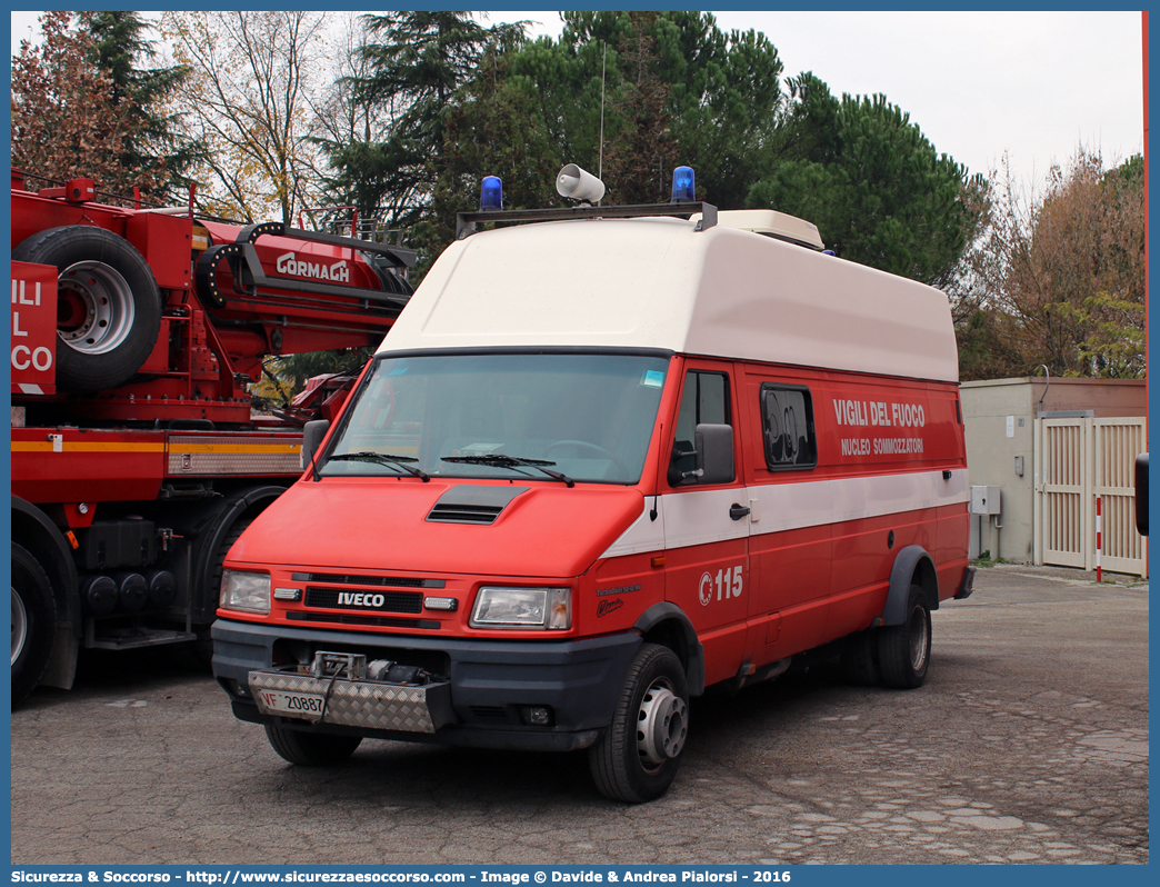 VF 20887
Corpo Nazionale Vigili del Fuoco
Nucleo Soccorso Subacqueo e Acquatico
Iveco Daily 59-12 II serie
(variante)
Parole chiave: VVF;V.V.F.;Corpo;Nazionale;Vigili;del;Fuoco;Iveco;Daily;59-12;59.12;NSSA;N.S.S.A.;Soccorso;Subacqueo;Acquatico;Sommozzatori;Subacquei