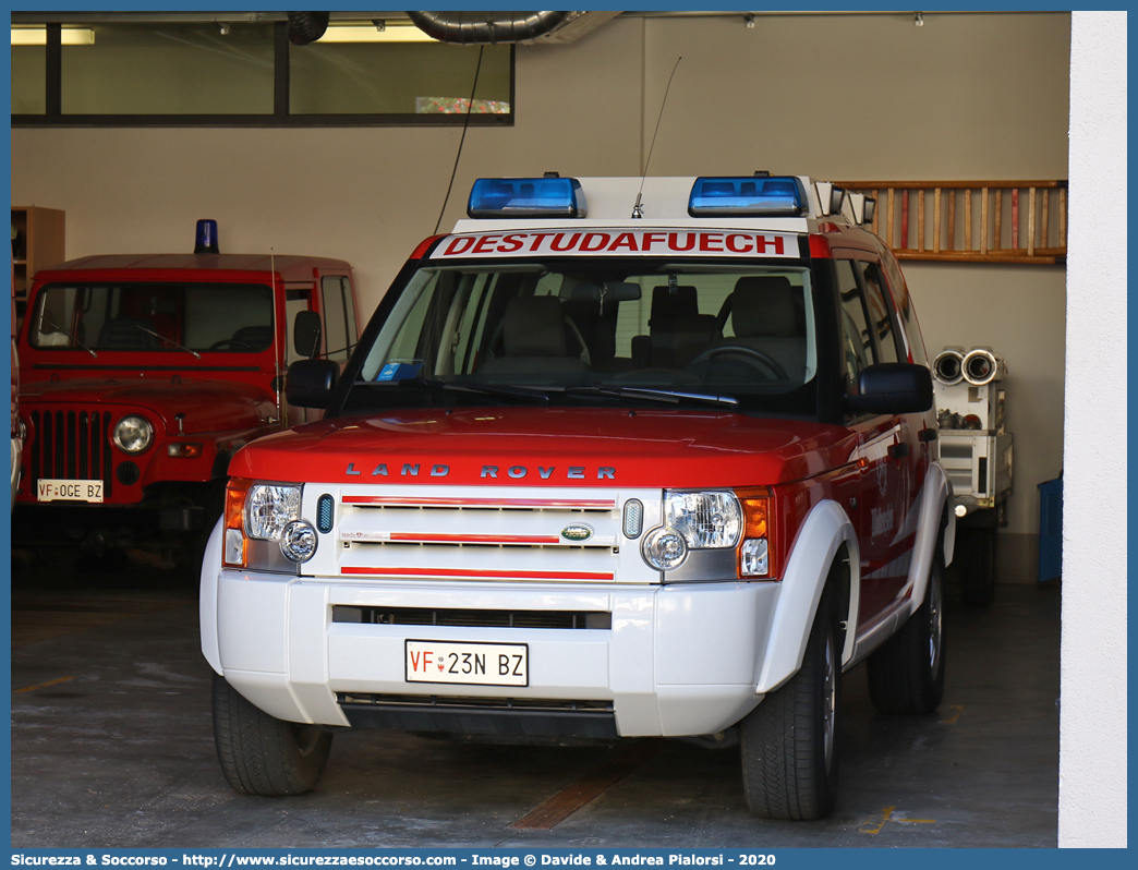 VF 23N BZ
Vigili del Fuoco Volontari Selva di Val Gardena
Freiwillige Feuerwehr Wolkenstein
Land Rover Discovery 3
Allestitore MobilTec GmbH
Parole chiave: VF;VFV;V.F.;V.F.V.;Vigili;Fuoco;Volontari;Freiwillige;Feuerwehr;Selva;Gardena;Wolkenstein;Land;Rover;Discovery;Mobiltec