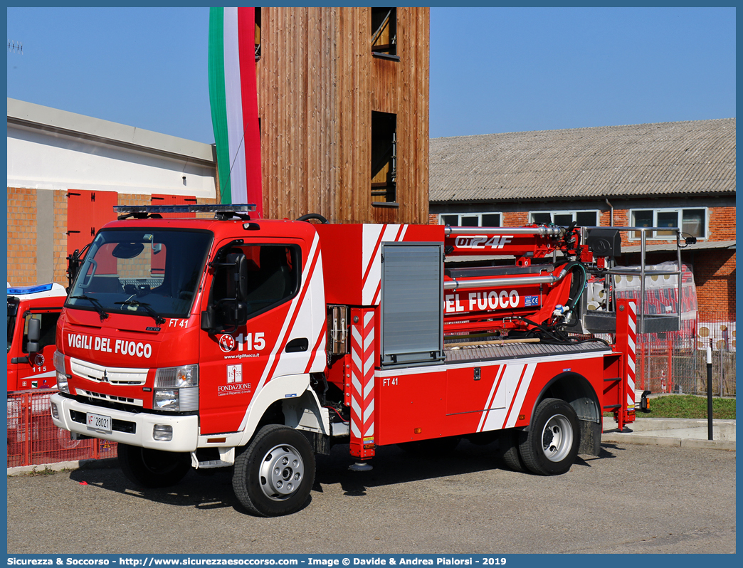 VF 28021
Corpo Nazionale Vigili del Fuoco
Mitsubishi Canter 6C18
Allestitore Cela S.r.l.
Parole chiave: VVF;V.V.F.;Corpo;Nazionale;Vigili;del;Fuoco;AutoScala;AS;Mitsubishi;Canter;6C18;Cela