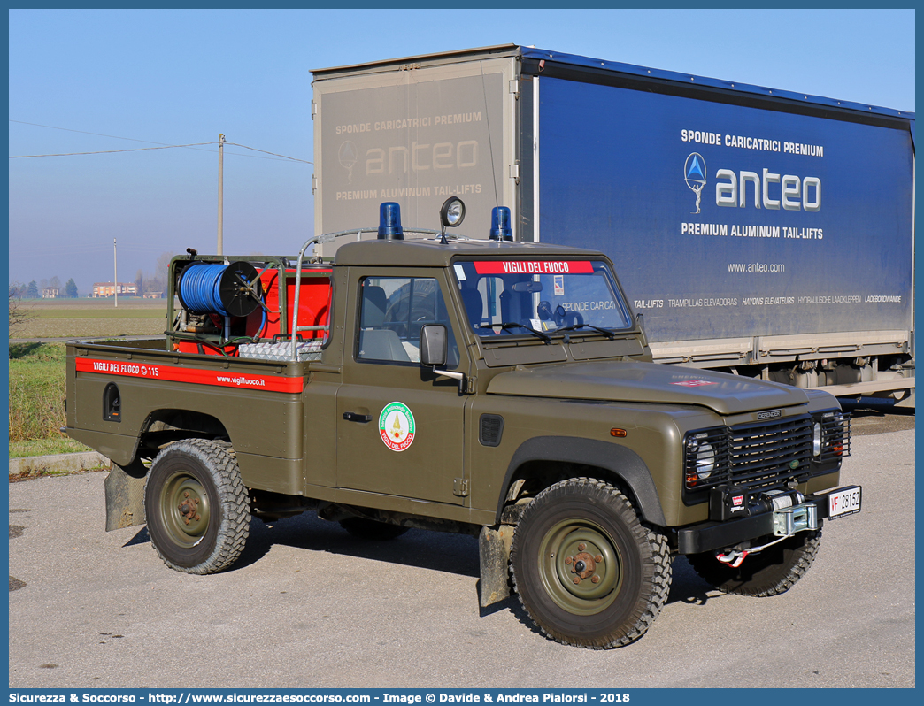 VF 28152
Corpo Nazione Vigili del Fuoco
Land Rover Defender 110
Parole chiave: VF;VVF;V.F.;V.V.F.;Corpo;Nazionale;Vigili del Fuoco;Vigili;Fuoco;Land Rover;Defender;110