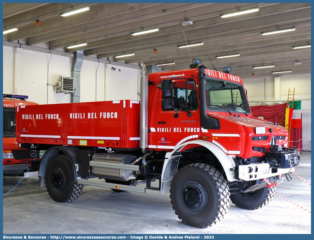 VF 32044
Corpo Nazionale Vigili del Fuoco
Mercedes Benz Unimog U5023
Allestitore BAI S.r.l.

Parole chiave: VVF;V.V.F.;Corpo;Nazionale;Vigili;del;Fuoco;Mercedes;Benz;Unimog;u5023;BAI