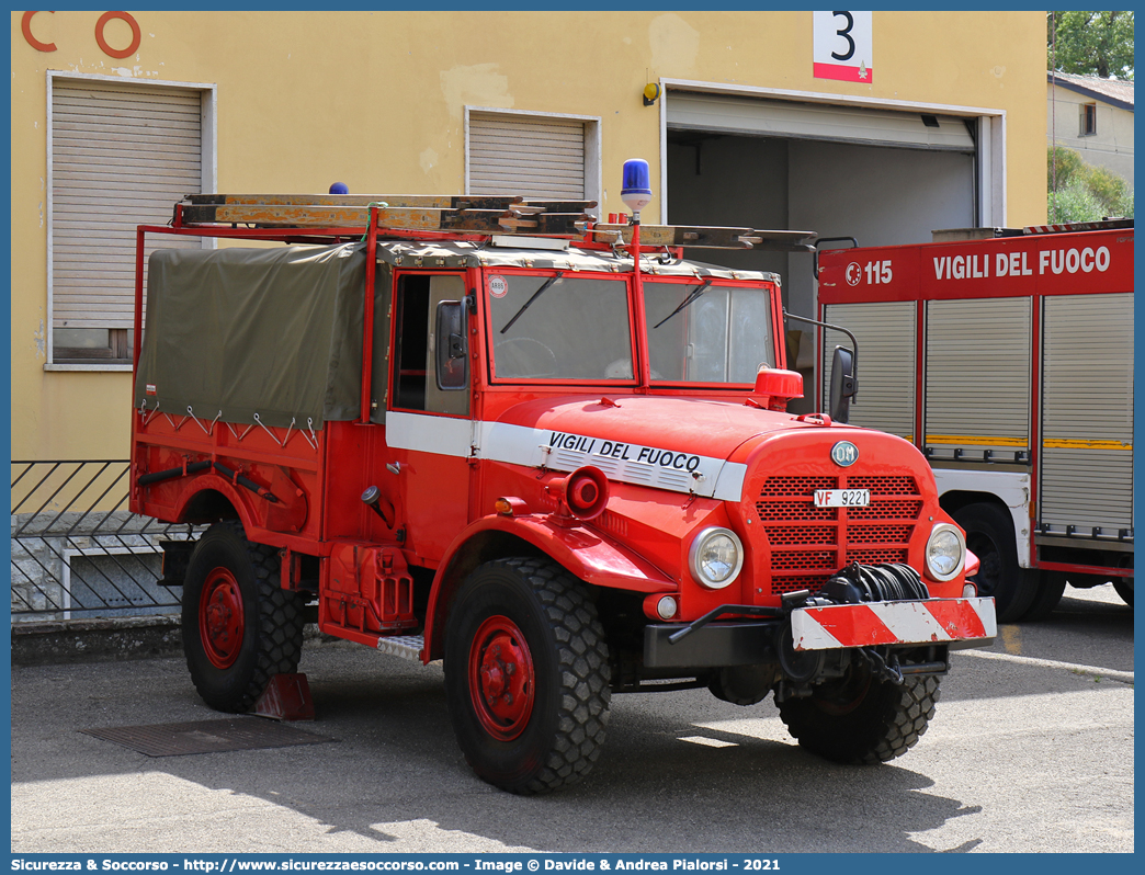 VF 9221
Corpo Nazionale Vigili del Fuoco
OM CL52
Parole chiave: VF;V.F.;VVF;V.V.F.;Corpo;Nazionale;Vigili del Fuoco;Vigili;Fuoco;Autocarro;Autofurgone;OM;CL52