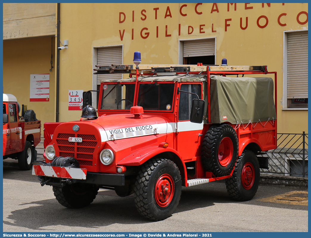 VF 9221
Corpo Nazionale Vigili del Fuoco
OM CL52
Parole chiave: VF;V.F.;VVF;V.V.F.;Corpo;Nazionale;Vigili del Fuoco;Vigili;Fuoco;Autocarro;Autofurgone;OM;CL52