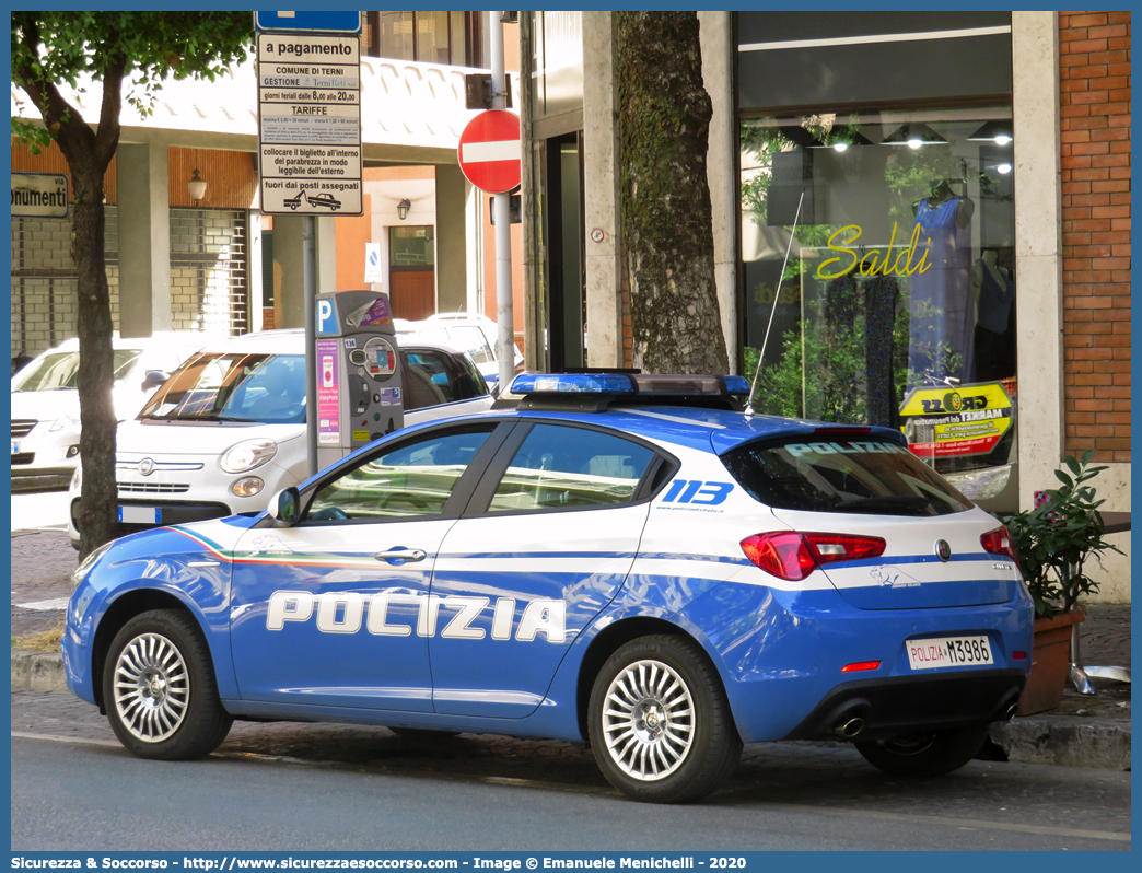 Polizia M3986
Polizia di Stato
Squadra Volante
Alfa Romeo Nuova Giulietta
I serie I restyling
Allestitore Nuova Carrozzeria Torinese S.r.l.
Parole chiave: PS;P.S.;Polizia;di;Stato;Pubblica;Sicurezza;Squadra;Volante;Alfa;Romeo;Nuova;Giulietta