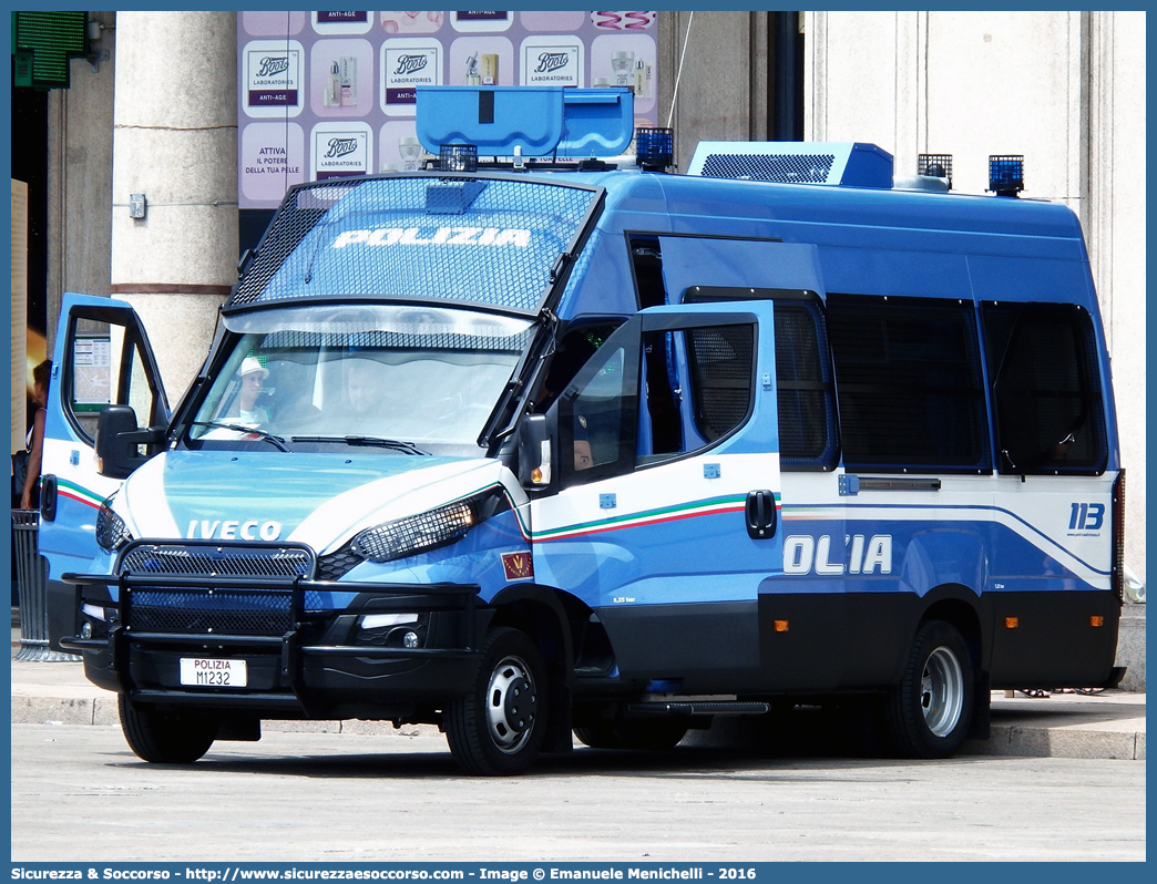 Polizia M1232
Polizia di Stato
Reparto Mobile
Iveco Daily 50C17 VI serie
Allestitore Sperotto S.p.A.
Parole chiave: PS;P.S.;Polizia;di;Stato;Reparto;Mobile;Iveco;Daily;50C17;Sperotto