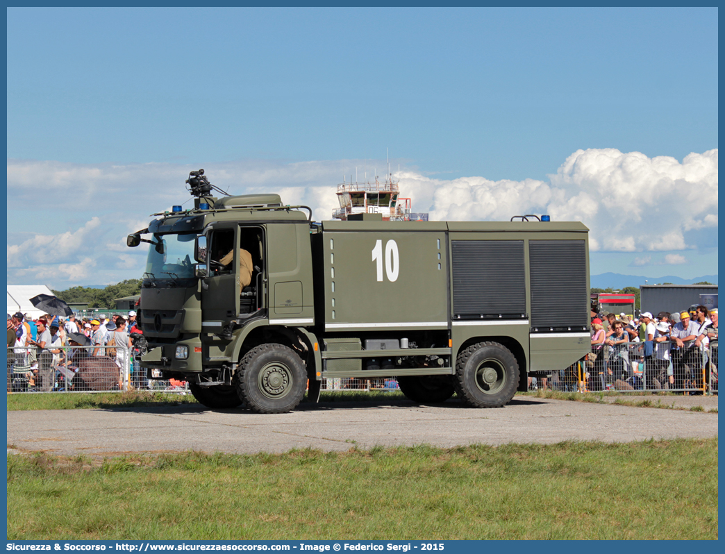 AM CM267
Aeronautica Militare Italiana
Servizio Antincendio
Mercedes Benz Actros 1844 4x4 III serie
Parole chiave: AM;AMI;Aeronautica Militare Italiana;Servizio Antincendio;Mercedes;Benz;Actros;1844;4x4