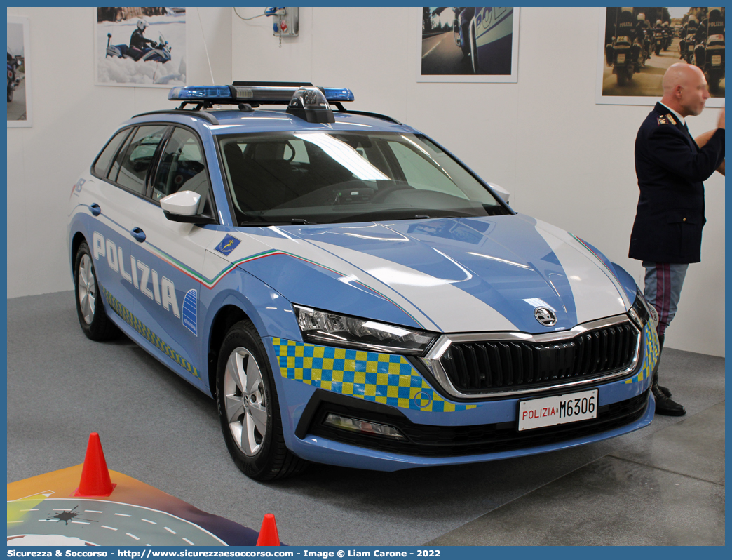 Polizia M6306
Polizia di Stato
Polizia Stradale
Autovia Padana
Skoda Octavia Wagon VI serie
Allestitore Focaccia Group S.r.l.
Parole chiave: PS;P.S.;Polizia;di;Stato;Stradale;Autostradale;Autovia;Padana;Skoda;Octavia;Wagon;Focaccia