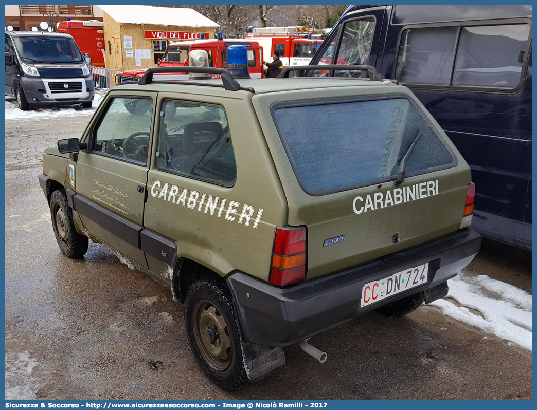 CC DN724
Arma dei Carabinieri
Comando Unità per la Tutela Forestale, 
Ambientale e Agroalimentare
Fiat Panda 4x4 I serie
Parole chiave: CC;C.C.;Arma;dei;Carabinieri;Comando;Unità;per;la;Tutela;Forestale;Ambientale;Agroalimentare;Fiat;Panda;4x4