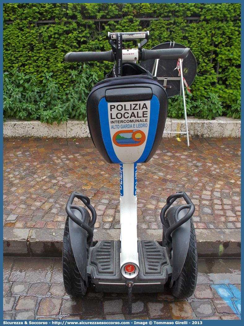 -
Polizia Locale
Corpo Intercomunale
Alto Garda e Ledro
Segway I2
Parole chiave: Polizia;Locale;Municipale;Alto Garda;Ledro;Riva del Garda;Arco;Drena;Dro;Nago;Torbole;Tenno;Segway;I2