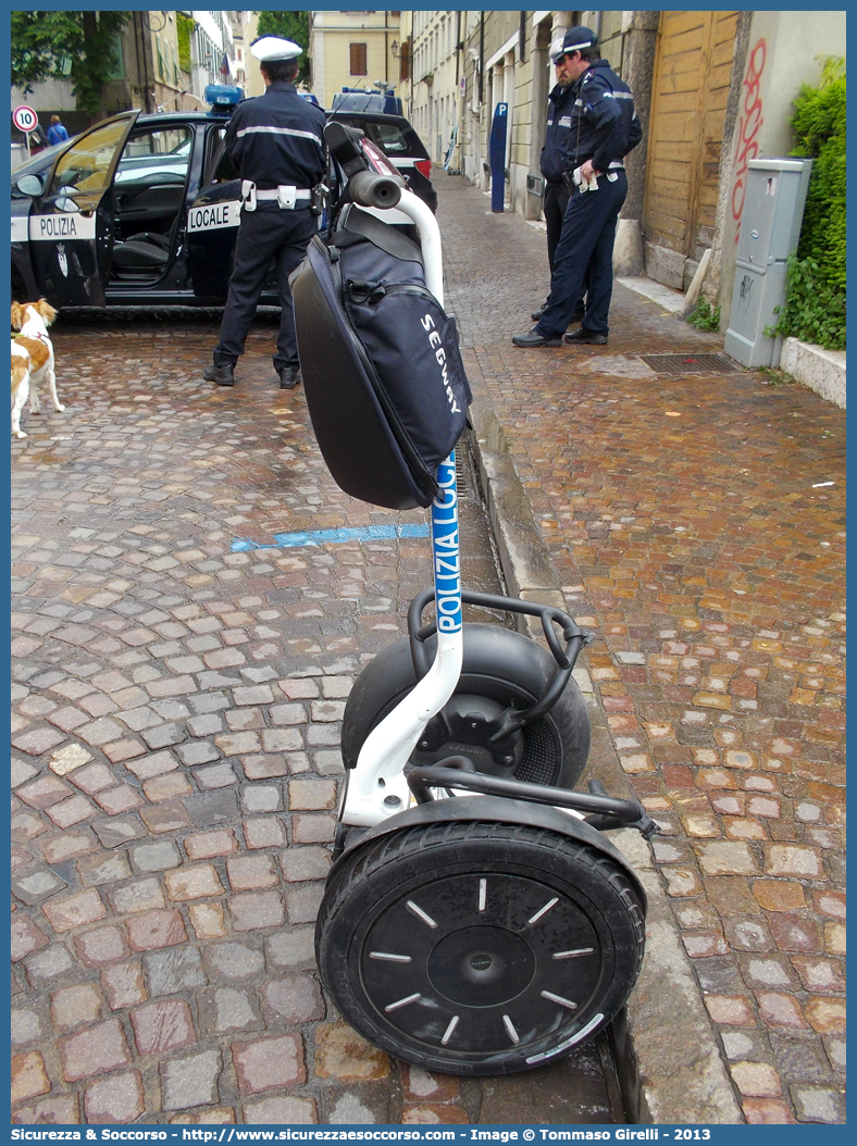 -
Polizia Locale
Corpo Intercomunale
Alto Garda e Ledro
Segway I2
Parole chiave: Polizia;Locale;Municipale;Alto Garda;Ledro;Riva del Garda;Arco;Drena;Dro;Nago;Torbole;Tenno;Segway;I2