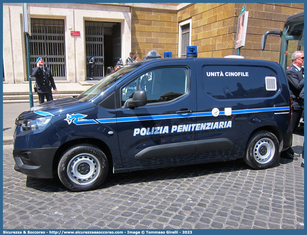 Polizia Penitenziaria 626AH
Polizia Penitenziaria
Servizio Cinofili
Toyota ProAce City
Allestitore Focaccia Group S.r.l. 
Parole chiave: PP;P.P.;Pol.Pen.;PolPen;AdiC;A.diC.;Agenti;di;Custodia;Polizia;Penitenziaria;Nucleo;Traduzioni;Piantonamenti;Toyota;ProAce;City;Focaccia;Servizio;Cinofili