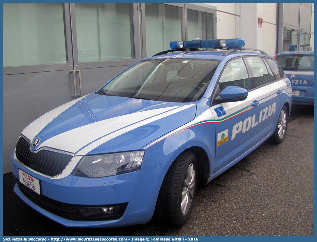 Polizia H9658
Polizia di Stato
Polizia Stradale
Autostrada del Brennero S.p.A.
Skoda Octavia Wagon 4x4 IV serie
Allestitore Bertazzoni S.r.l.
Parole chiave: PS;P.S.;Polizia;di;Stato;Stradale;Autostradale;Autostrada;del;Brennero;Brennerautobahn;Skoda;Octavia;Wagon;Station;SW;S.W.;4x4;Bertazzoni