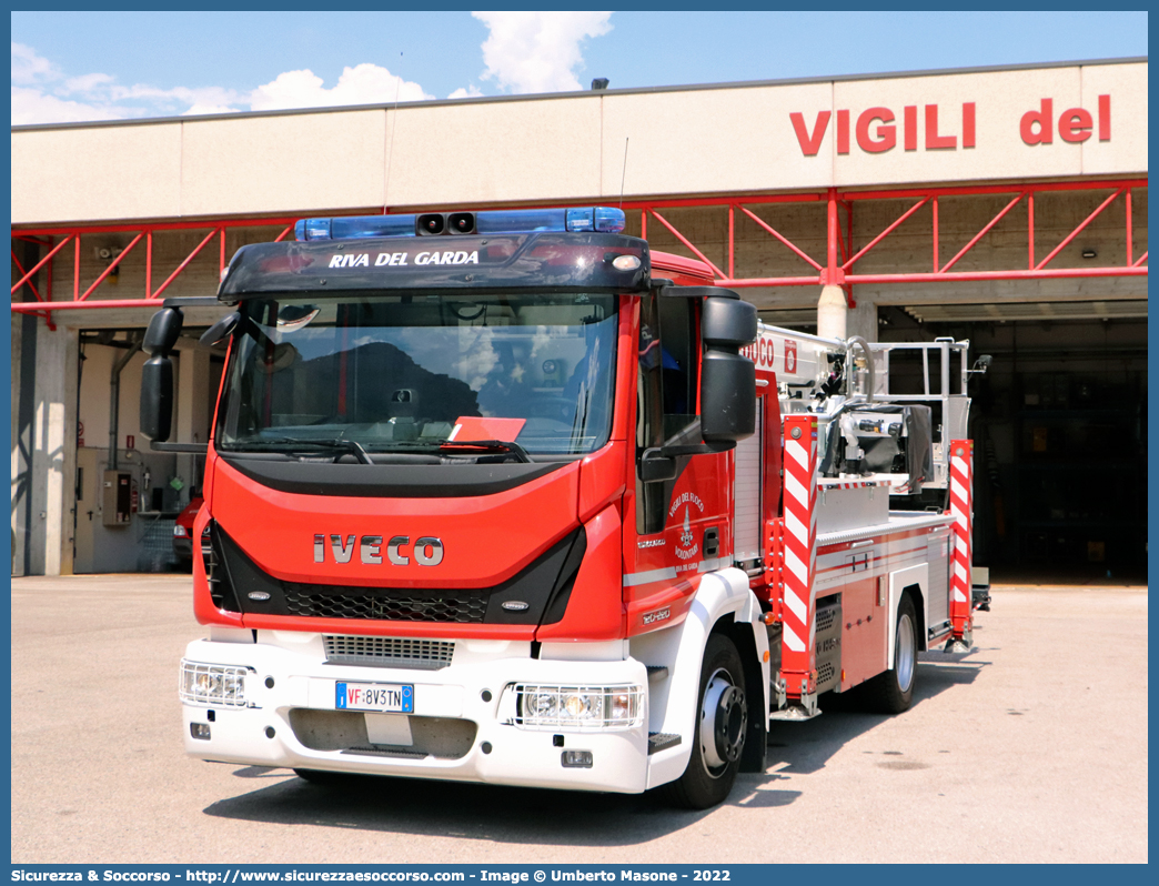 VF 8V3TN
Corpo Vigili del Fuoco Volontari Riva del Garda
Iveco EuroCargo 120-220 IV serie
Allestitore Cela S.r.l.
Parole chiave: VF;V.F.;Vigili del Fuoco;Vigili;Fuoco;Volontari;Riva del Garda;Iveco;EuroCargo;120-220;Cela