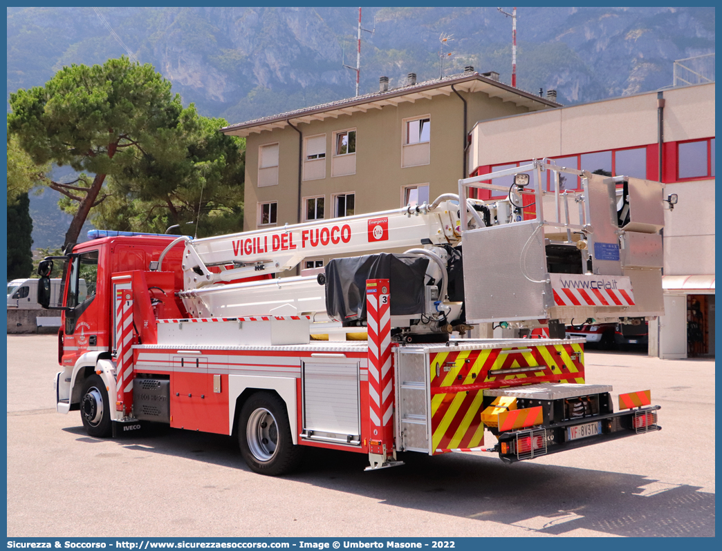 VF 8V3TN
Corpo Vigili del Fuoco Volontari Riva del Garda
Iveco EuroCargo 120-220 IV serie
Allestitore Cela S.r.l.
Parole chiave: VF;V.F.;Vigili del Fuoco;Vigili;Fuoco;Volontari;Riva del Garda;Iveco;EuroCargo;120-220;Cela