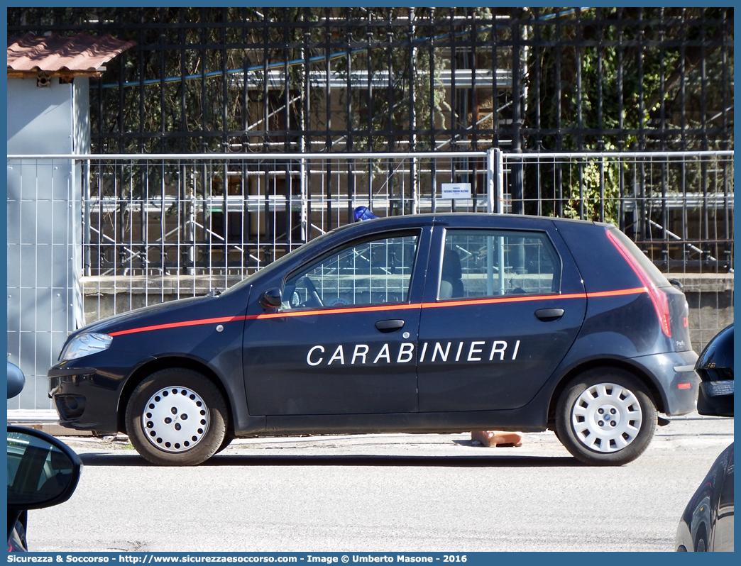 MM BK593
Arma dei Carabinieri
Reparto Carabinieri presso
la Marina Militare
Fiat Punto Classic
Parole chiave: Arma dei Carabinieri;Arma;Carabinieri;Reparto;Marina;Militare;Fiat;Punto;MM