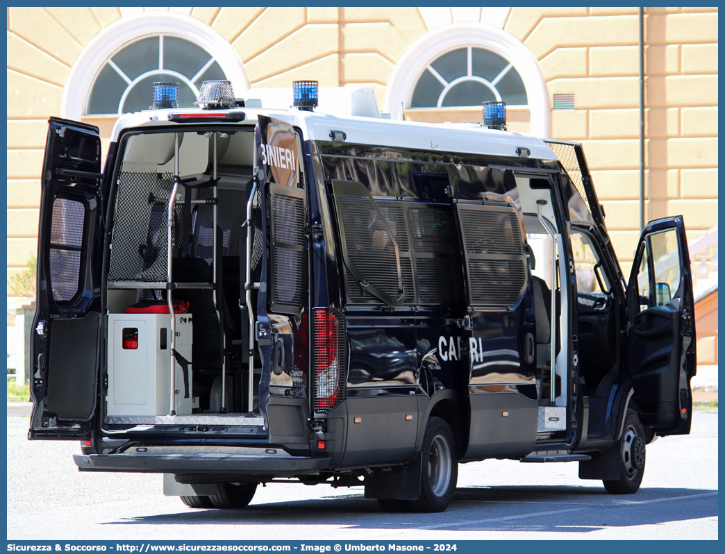 CC EL615
Arma dei Carabinieri
Battaglioni Mobili
Iveco Daily 60C18 VI serie restyling
Allestitore Sperotto S.p.A.
Parole chiave: CC;C.C.;Arma;Carabinieri;Battaglioni Mobili;Battaglione Mobile;Iveco;Daily;60C18;Blindato;Ordine Pubblico;Sperotto