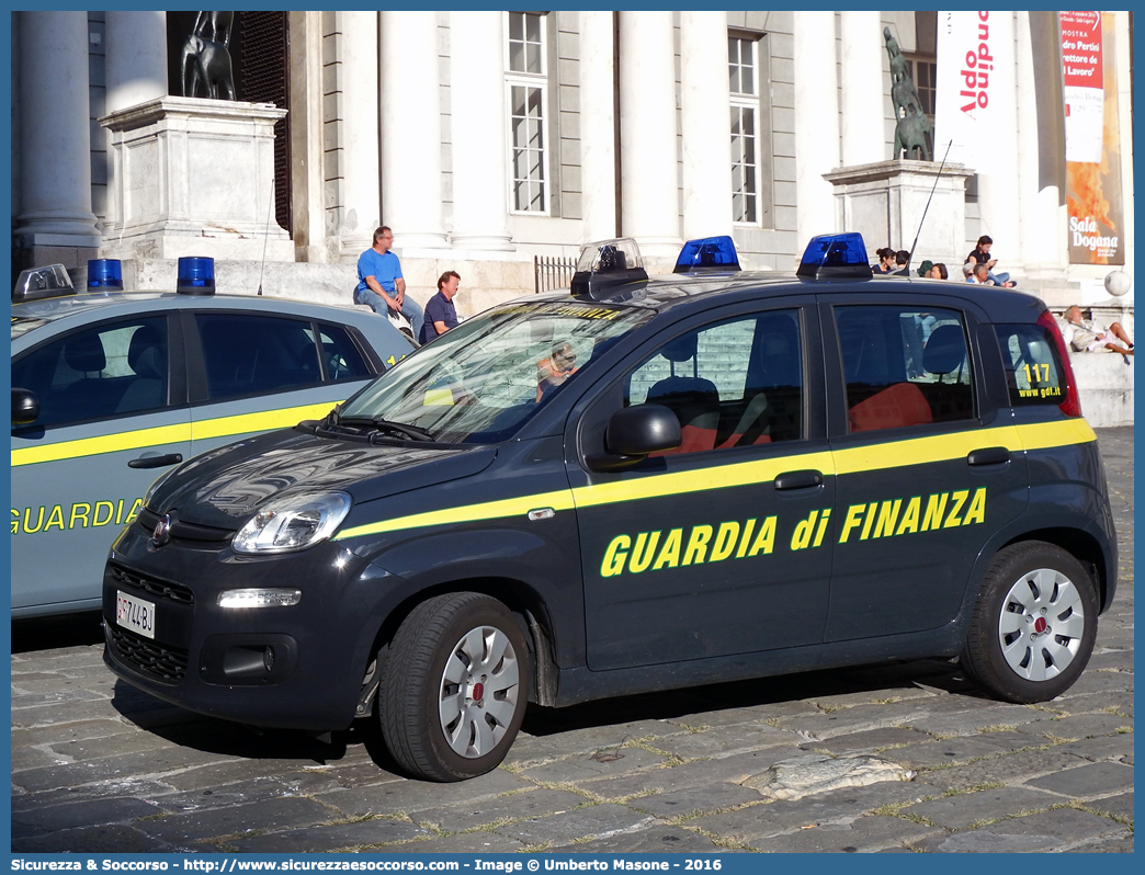 GdiF 744BJ
Guardia di Finanza
Fiat Nuova Panda II serie
Parole chiave: GdiF;G.D.F.;GDF;Guardia;di;Finanza;Fiat;Nuova;Panda