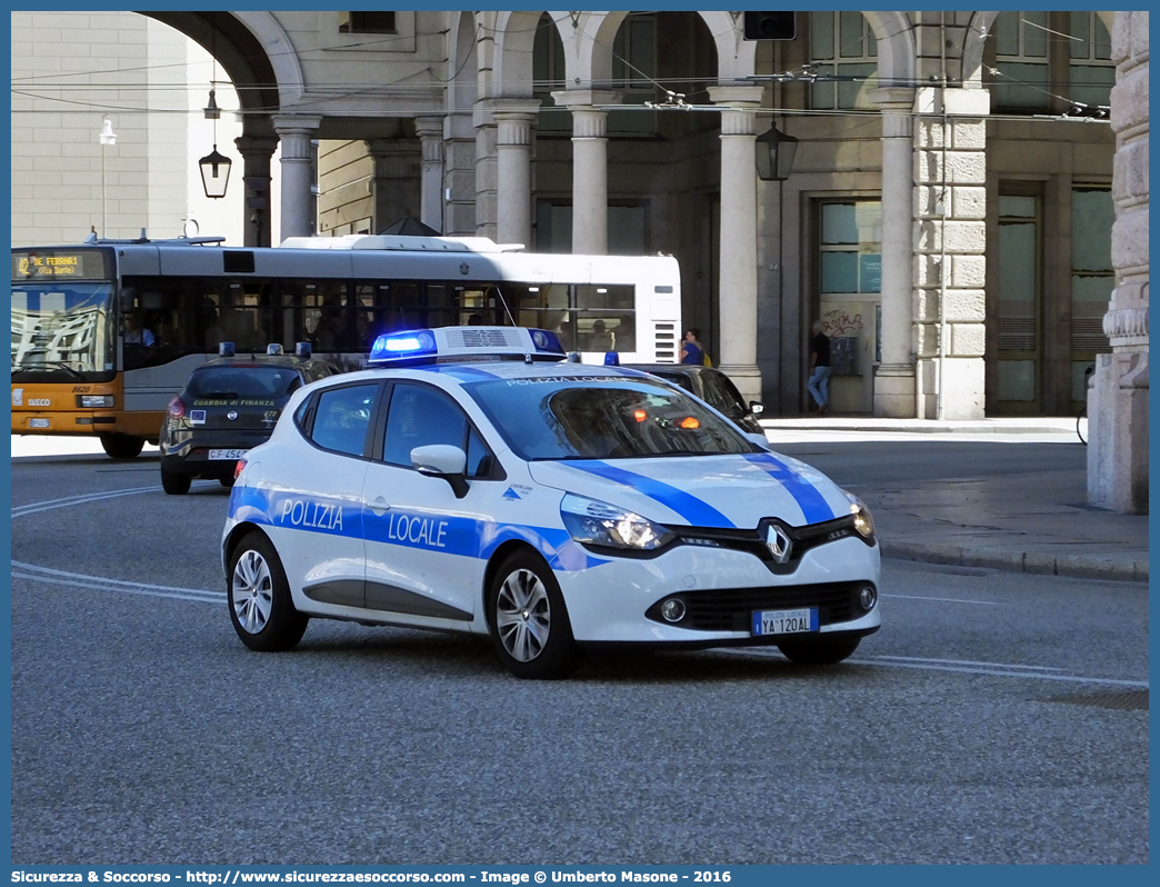 Polizia Locale YA120AL
Polizia Locale
Comune di Genova
Renault Clio VI serie
Allestitore Ciabilli S.r.l.
Parole chiave: Polizia;Locale;Municipale;Genova;Renault;Clio;Ciabilli