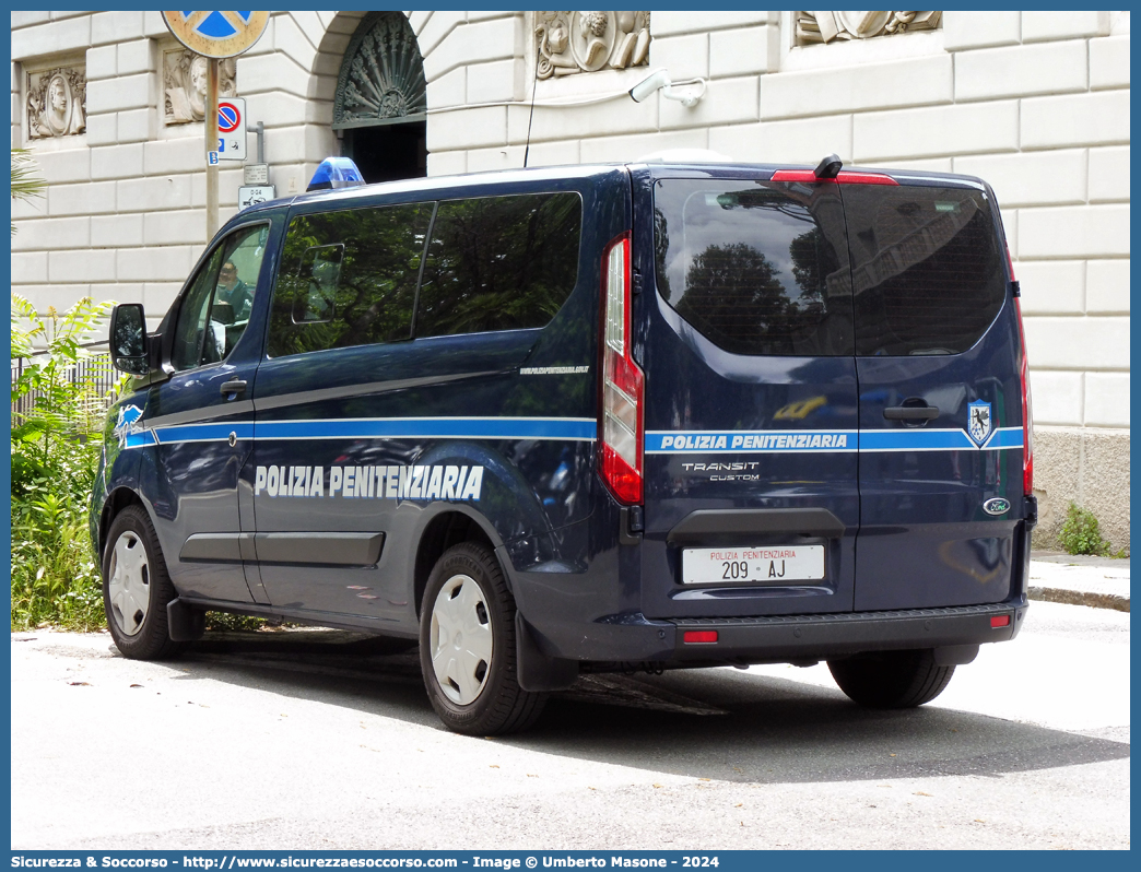 Polizia Penitenziaria 209AJ
Polizia Penitenziaria
Ford Transit Custom I serie restyling
Allestitore Focaccia Group S.r.l. 
Parole chiave: PP;P.P.;Pol.Pen.;PolPen;AdiC;A.diC.;Agenti;di;Custodia;Polizia;Penitenziaria;Nucleo;Traduzioni;Piantonamenti;Ford,Transit;Focaccia