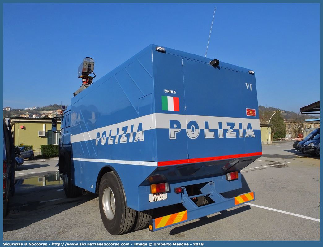 Polizia A7042
Polizia di Stato
Reparto Mobile
Iveco 190-30
Ricondizionato Fortini S.r.l.
Parole chiave: A7042;Polizia di Stato;Reparto Mobile;Ordine Pubblico;Iveco 190-30;Idrante;Fortini