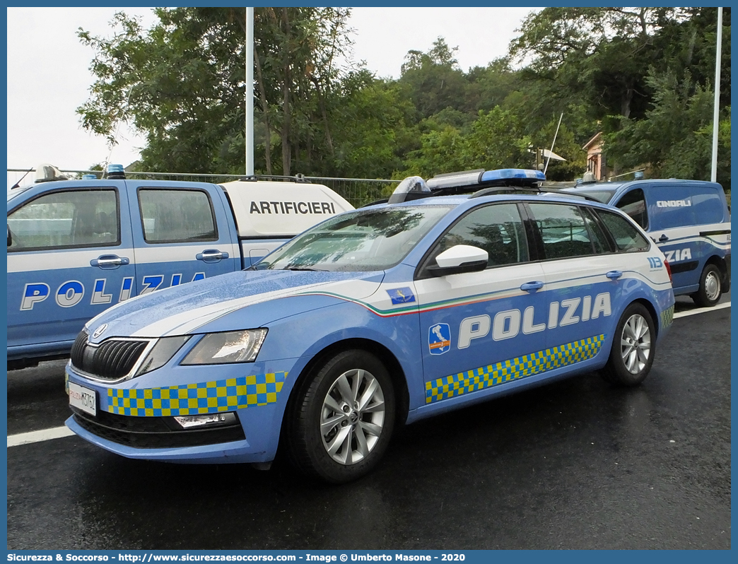 Polizia M3762
Polizia di Stato
Polizia Stradale
Autostrade per l'Italia S.p.A.
Skoda Octavia Wagon V serie
Allestitore Focaccia Group S.r.l.
(II fornitura)
Parole chiave: PS;P.S.;Polizia;di;Stato;Stradale;Autostrade per Italia S.p.A.;Skoda;Octavia;Wagon;Station;SW;S.W.;Focaccia