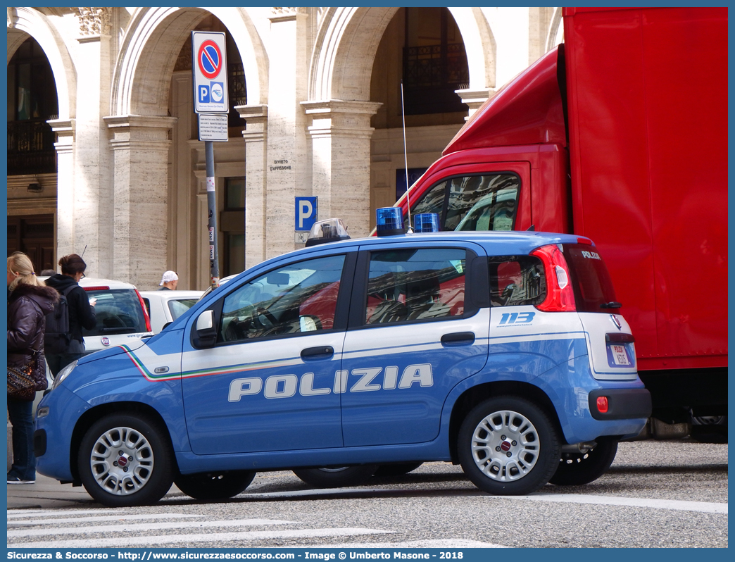 Polizia N5305
Polizia di Stato
Fiat Nuova Panda II serie
Allestitore Focaccia Group S.r.l.
(II fornitura)
Parole chiave: PS;P.S.;Polizia;di;Stato;Polizia;Fiat;Nuova;Panda;Focaccia