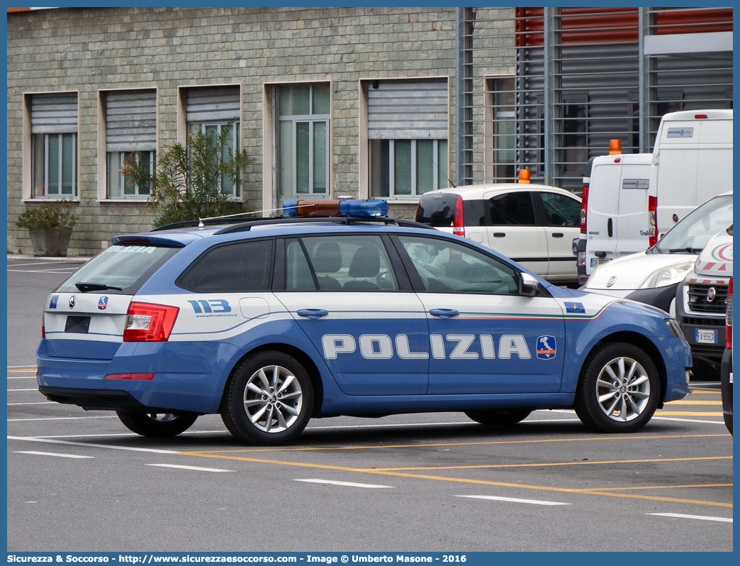 -
Polizia di Stato
Polizia Stradale
Autostrade per l'Italia S.p.A.
Skoda Octavia Wagon IV serie
Allestitore Focaccia Group S.r.l.
(II fornitura)
Parole chiave: Polizia di Stato;Polizia Stradale;Autostrade per Italia S.p.A.;Autostrade S.p.A.;Autostrade;Italia;Skoda;Octavia;Wagon;Station;SW;S.W.;Focaccia