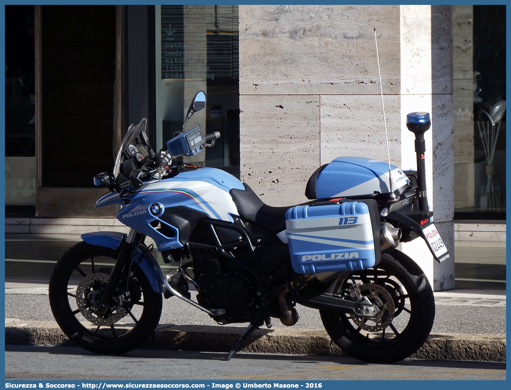 Polizia G2449
Polizia di Stato
Squadra Volante
Bmw F700GS
Parole chiave: PS;P.S.;Polizia;di;Stato;Polizia;Pubblica;Sicurezza;Bmw;F700GS;F 700 GS;F700 GS;F 700GS