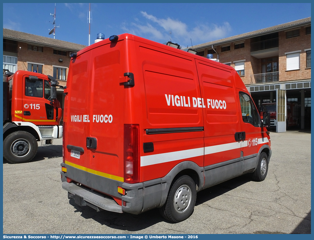 VF 26059
Corpo Nazionale Vigili del Fuoco
Iveco Daily 29L12 III serie
Si ringrazia il personale per la collaborazione
Parole chiave: VVF;V.V.F.;Corpo;Nazionale;Vigili;del;Fuoco;Iveco;Daily;29L12