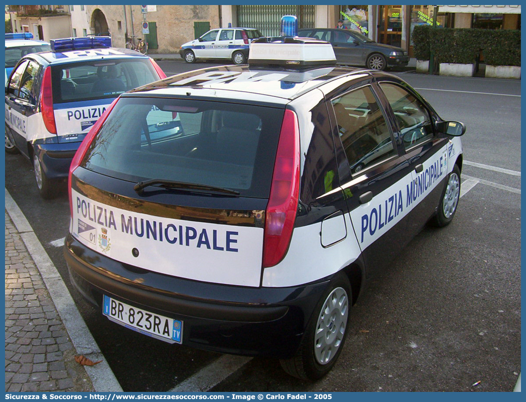 -
Polizia Municipale
Comune di San Fior
Fiat Punto II serie
Parole chiave: PL;P.L.;PM;P.M.;Polizia;Locale;Municipale;San Fior;Fiat;Punto