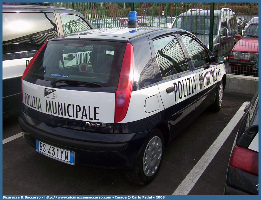 -
Polizia Municipale
Comune di Eraclea
Fiat Punto II serie
Parole chiave: PL;P.L.;PM;P.M.;Polizia;Locale;Municipale;Eraclea;Fiat;Punto