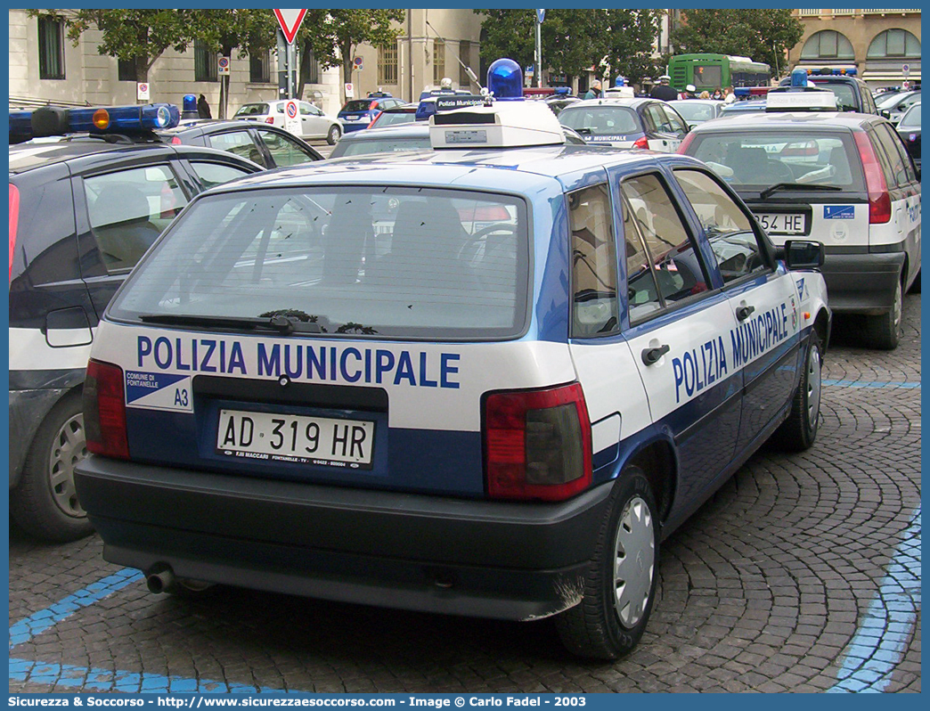 -
Polizia Municipale
Comune di Fontanelle
Fiat Tipo II serie
Parole chiave: PL;P.L.;PM;P.M.;Polizia;Locale;Municipale;Fontanelle;Fiat;Tipo