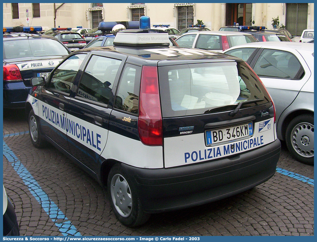 -
Polizia Municipale
Comune di Giavera del Montello
Fiat Punto I serie
Parole chiave: PL;P.L.;PM;P.M.;Polizia;Locale;Municipale;Giavera;del;Montello;Fiat;Punto