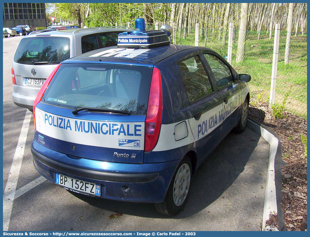 -
Polizia Municipale
Comune di Pieve di Soligo
Fiat Punto II serie
Parole chiave: PL;P.L.;PM;P.M.;Polizia;Locale;Municipale;Pieve;di;Soligo;Fiat;Punto