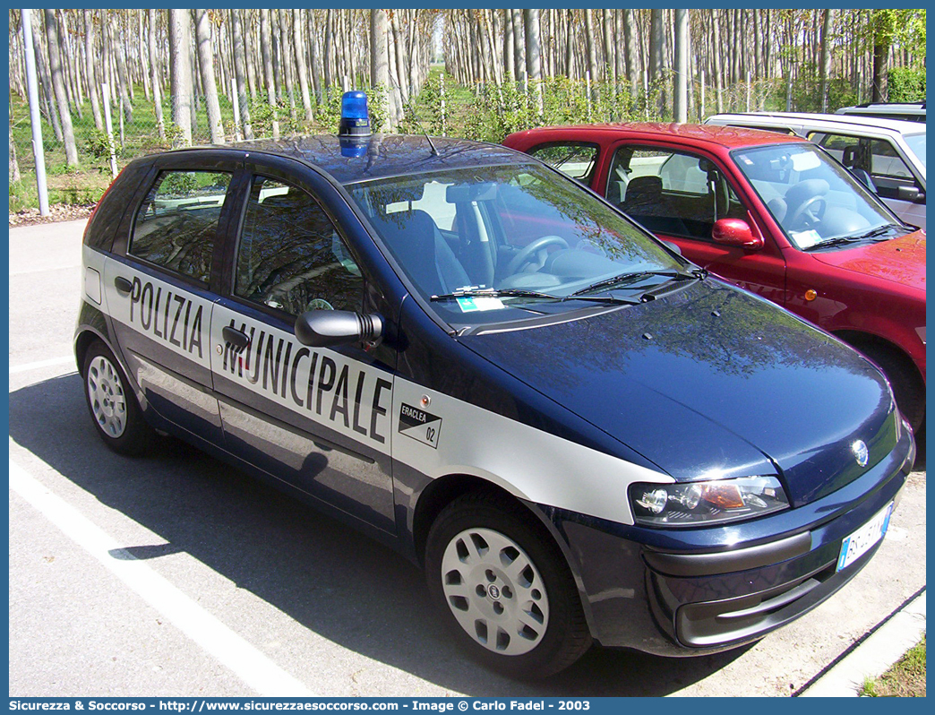 -
Polizia Municipale
Comune di Eraclea
Fiat Punto II serie
Parole chiave: PL;P.L.;PM;P.M.;Polizia;Locale;Municipale;Eraclea;Fiat;Punto