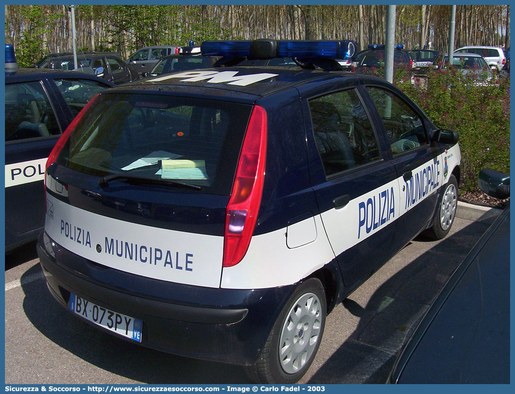 -
Polizia Municipale
Comune di Cona
Fiat Punto II serie
Parole chiave: PL;P.L.;PM;P.M.;Polizia;Locale;Municipale;Cona;Fiat;Punto