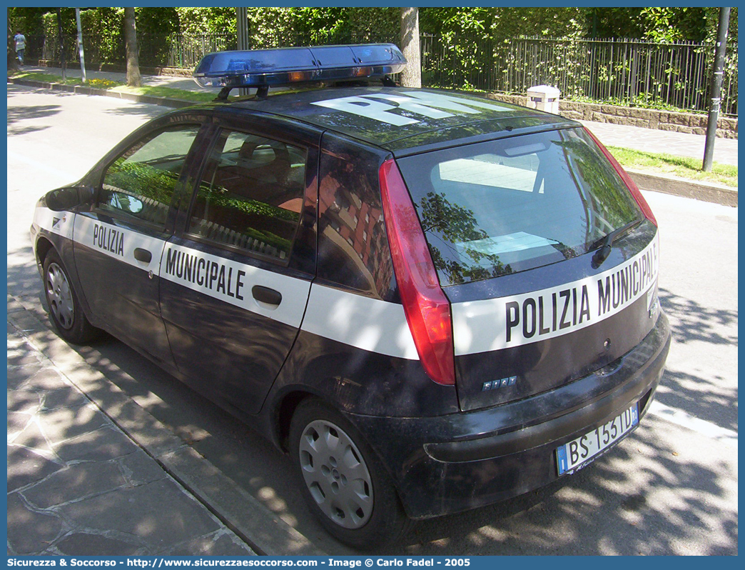 -
Polizia Municipale
Comune di Rovigo
Fiat Punto II serie
Parole chiave: PL;P.L.;PM;P.M.;Polizia;Locale;Municipale;Rovigo;Fiat;Punto