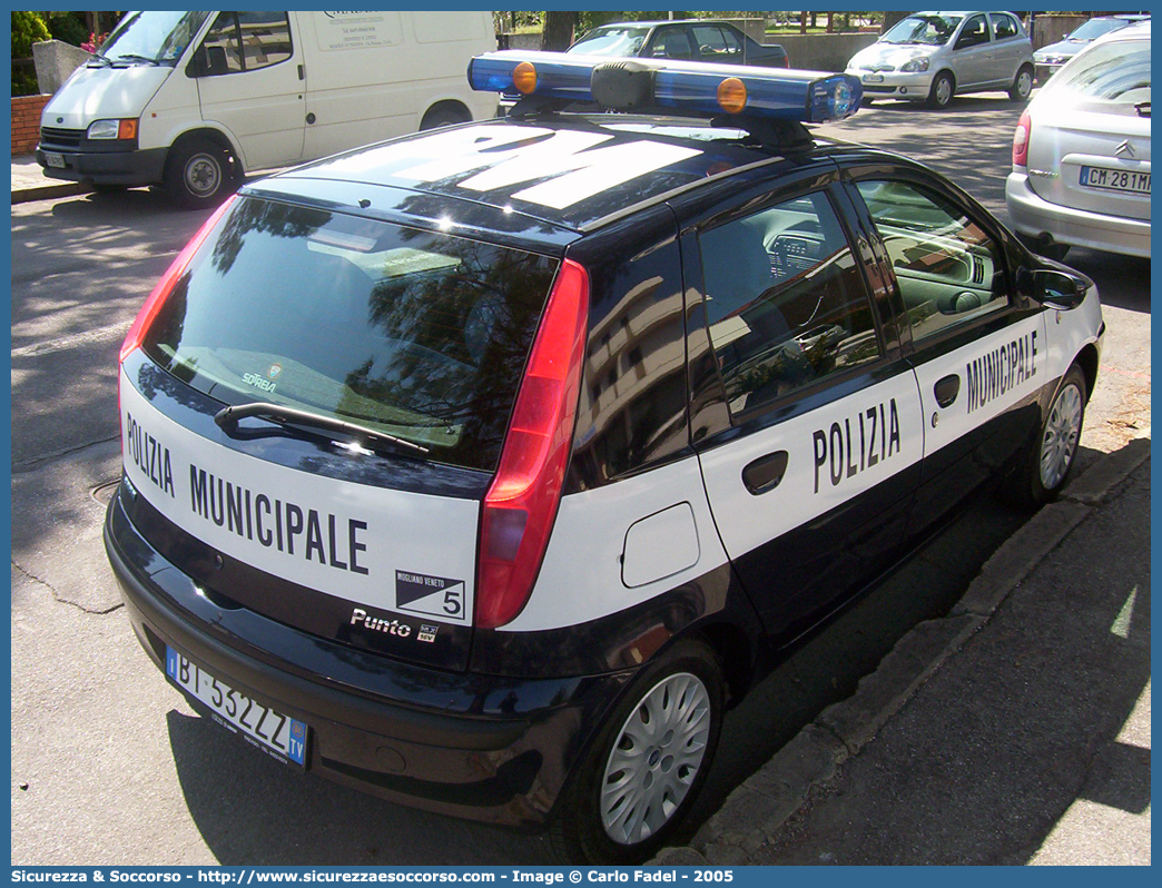 -
Polizia Municipale
Comune di Mogliano Veneto
Fiat Punto II serie
Parole chiave: PL;P.L.;PM;P.M.;Polizia;Locale;Municipale;Mogliano;Veneto;Fiat;Punto