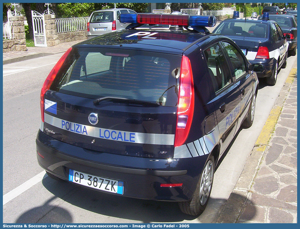 -
Polizia Locale
Comune di Valeggio sul Mincio
Fiat Punto III serie
Parole chiave: PL;P.L.;PM;P.M.;Polizia;Locale;Municipale;Valeggio sul Mincio;Fiat;Punto