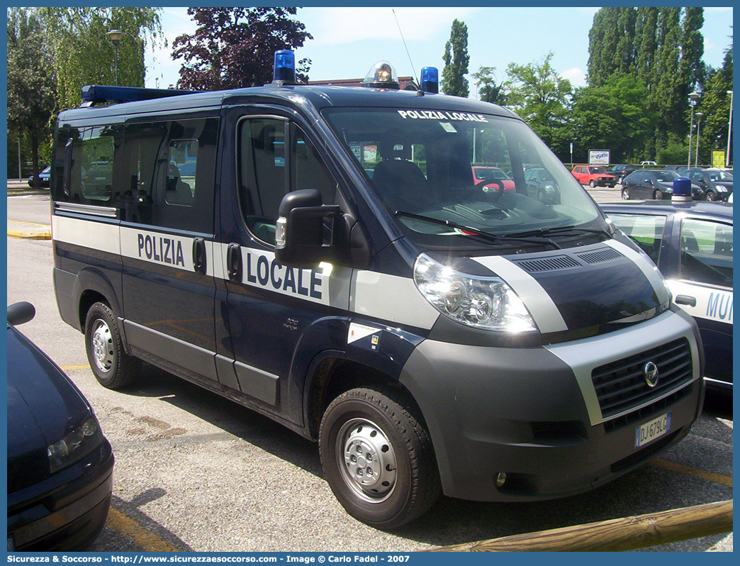 -
Polizia Locale
Comune di Portogruaro
Fiat Ducato III serie
Parole chiave: PL;P.L.;PM;P.M.;Polizia;Locale;Municipale;Portogruaro;Fiat;Ducato;X250