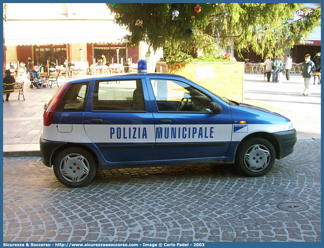 -
Polizia Municipale
Comune di Zenson di Piave
Fiat Punto I serie
Parole chiave: PL;P.L.;PM;P.M.;Polizia;Locale;Municipale;Zenson;di;Piave;Fiat;Punto