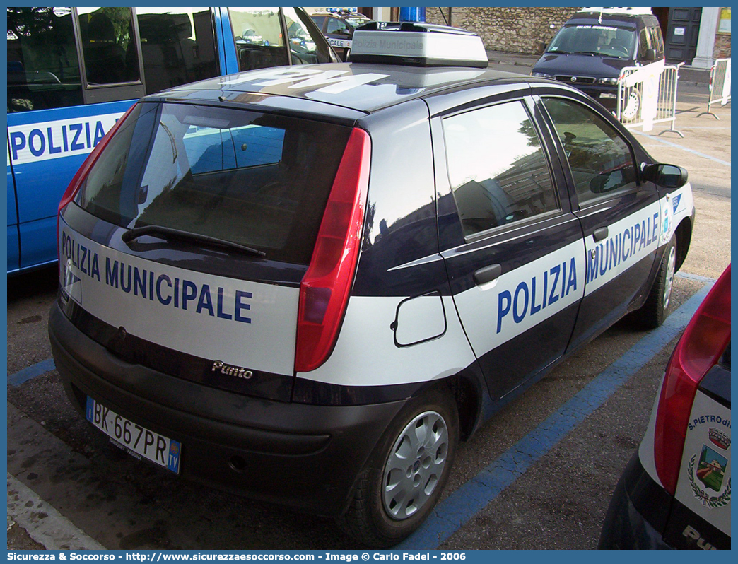 -
Polizia Municipale
Comune di Cappella Maggiore
Fiat Punto II serie
Parole chiave: PL;P.L.;PM;P.M.;Polizia;Locale;Municipale;Cappella;Maggiore;Fiat;Punto