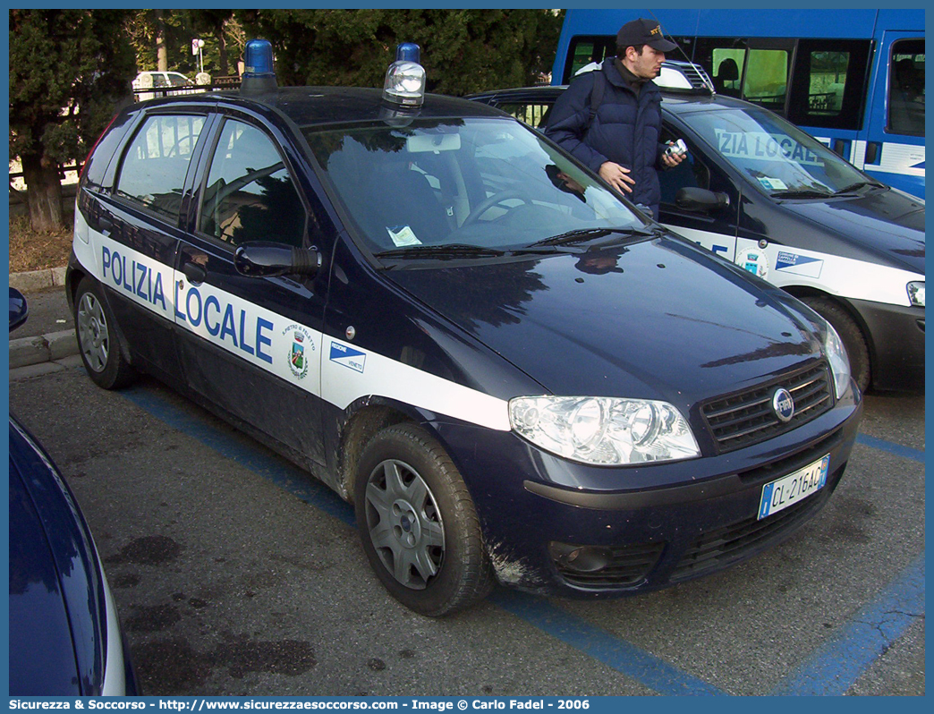 -
Polizia Locale
Comune di San Pietro di Feletto
Fiat Punto III serie
Parole chiave: PL;P.L.;PM;P.M.;Polizia;Locale;Municipale;San;Pietro;di;Feletto;Fiat;Punto