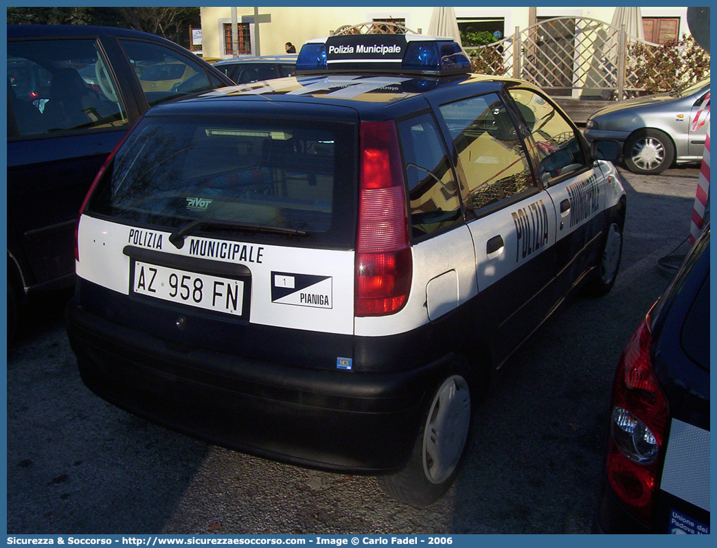 -
Polizia Municipale
Comune di Pianiga
Fiat Punto I serie
Parole chiave: PL;P.L.;PM;P.M.;Polizia;Locale;Municipale;Pianiga;Fiat;Punto