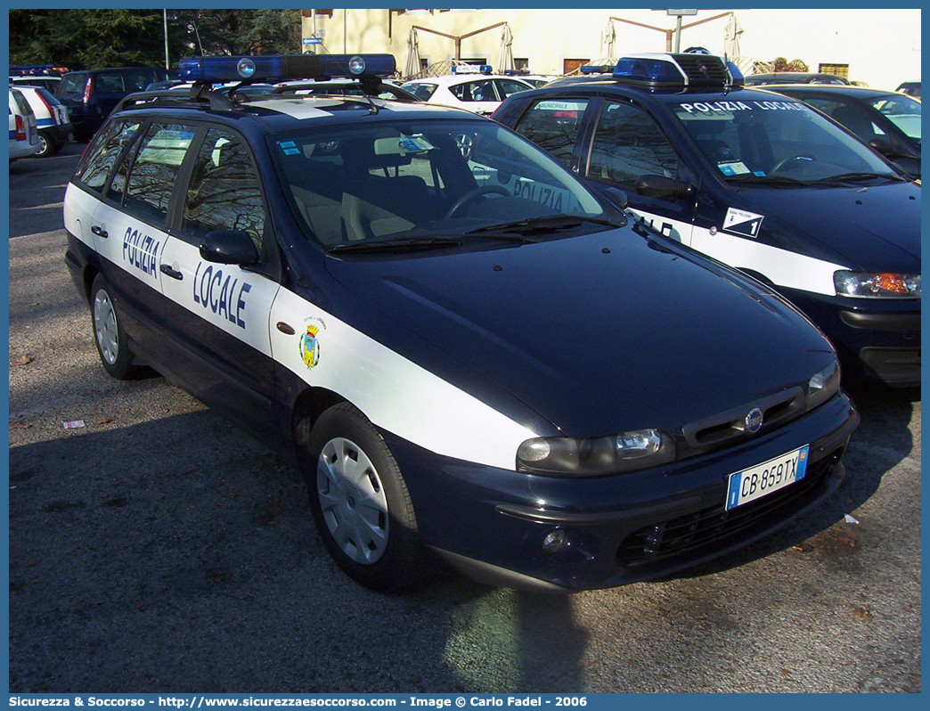 -
Polizia Locale
Comune di Lendinara
Fiat Marea Weekend
(variante)
Parole chiave: PL;P.L.;PM;P.M.;Polizia;Locale;Municipale;Lendinara;Fiat;Marea;Weekend