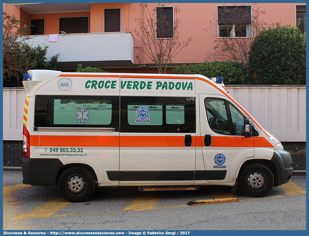 195
P.O. Croce Verde Padova
Peugeot Boxer III serie
Allestitore Aricar S.p.A.
(variante)
Parole chiave: CV;C.V.;Croce;Verde;Padova;Peugeot;Boxer;Aricar;Ambulanza