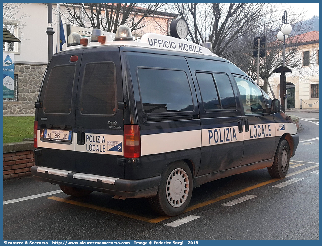 Polizia Locale YA693AC
Polizia Locale
Unione Comuni dei Colli Euganei
Fiat Scudo I serie
Allestitore Elevox S.r.l.
Parole chiave: PL;P.L.;PM;P.M.;Polizia;Locale;Municipale;Colli Euganei;Arqua Petrarca;Arquà Petrarca;Baone;Cinto Euganeo;Fiat;Scudo;Elevox