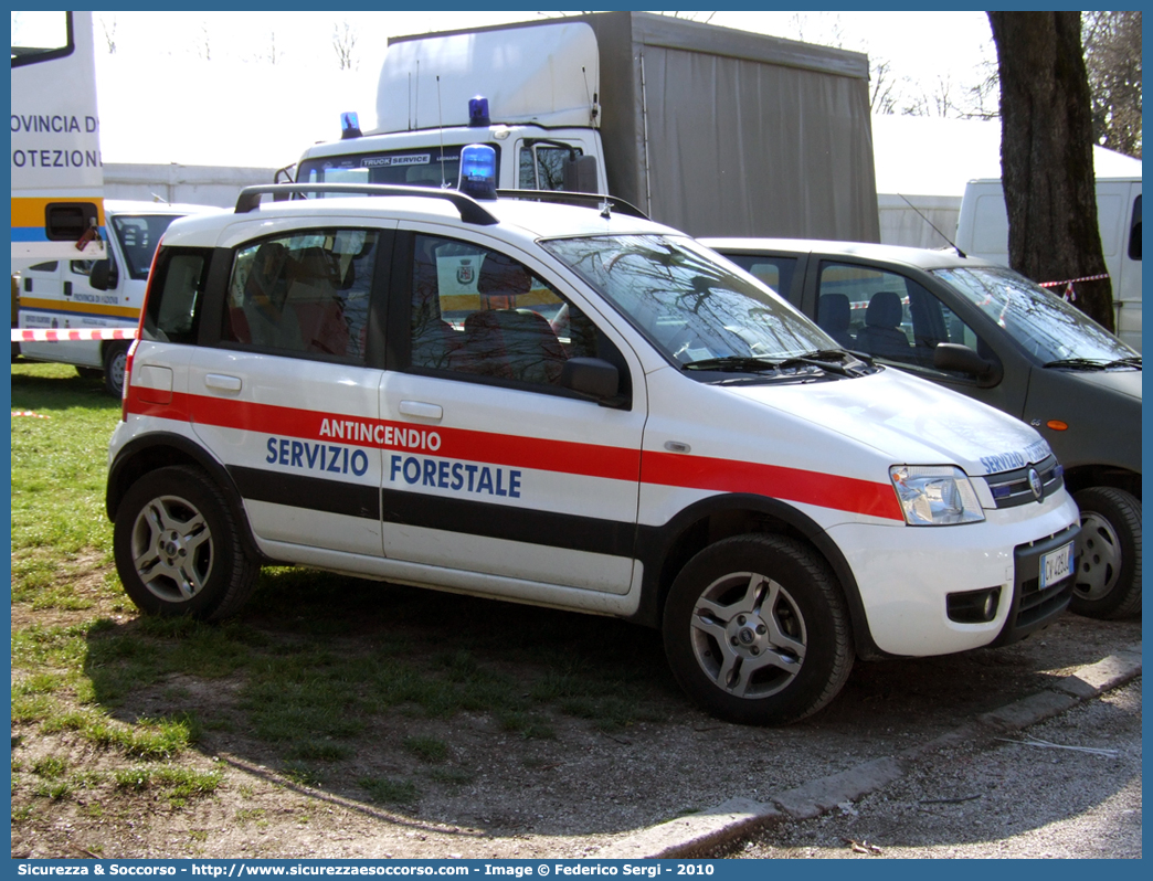 634
Regione Veneto
Servizio Forestale Regionale
Fiat Nuova Panda 4x4 I serie restyling
Antincendio
Parole chiave: Regione;Veneto;Servizio;Forestale;Regionale;Fiat;Nuova;Panda;4x4;Antincendio