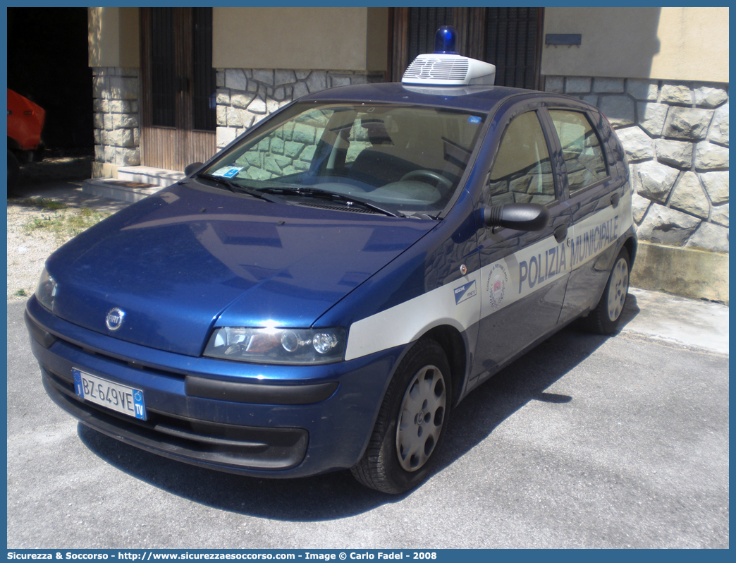 -
Polizia Municipale
Comune di Revine Lago
Fiat Punto II serie
Parole chiave: PL;P.L.;PM;P.M.;Polizia;Locale;Municipale;Portogruaro;Fiat;Punto